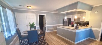 Cozy,Safe, Tanger Townhome 2 minutes from shopping