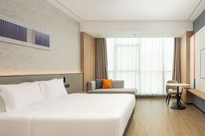 Standard Room, 1 King Bed, City View | Premium bedding, down comforters, laptop workspace, blackout drapes - Holiday Inn Express Binzhou City Center by IHG (Binzhou)