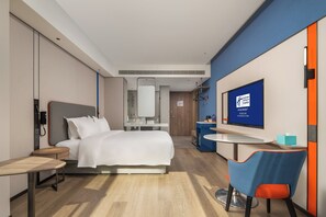 高級寢具、羽絨被、筆電工 作空間、遮光布/窗簾