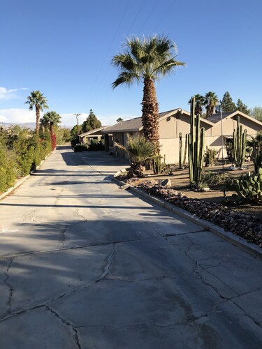 Desert Rose Oasis Studio En Suite on Gated Ranchette near all events