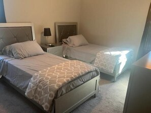 2 bedrooms, desk, iron/ironing board, free WiFi