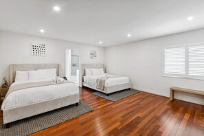 4 bedrooms, in-room safe, desk, iron/ironing board