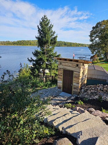 LAKE HOUSE Relax'n in or on the water this is your place for memories to be made