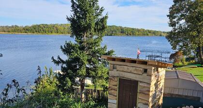 LAKE HOUSE Relax'n in or on the water this is your place for memories to be made