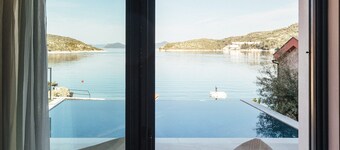 Luxurious retreat just steps away from the sea