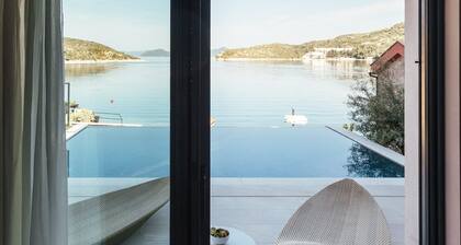 Luxurious retreat just steps away from the sea