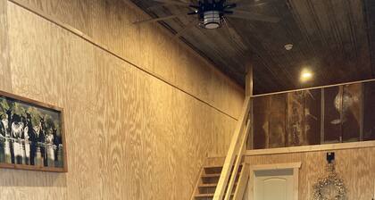 The Red Pony Inn. Farm friendly barn with a cozy apartment and beautiful scenery