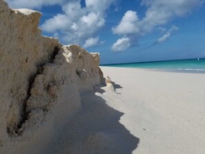 Chaises longues, serviettes de plage