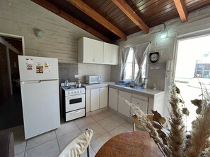 KĂŒhlschrank, Mikrowelle, Ofen, Herdplatte