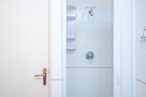 Shower, hair dryer, towels - Villa 'Alba Baja Sardinia' with Sea View, Shared Pool, and Wi-Fi (Baja Sardinia Arzachena)