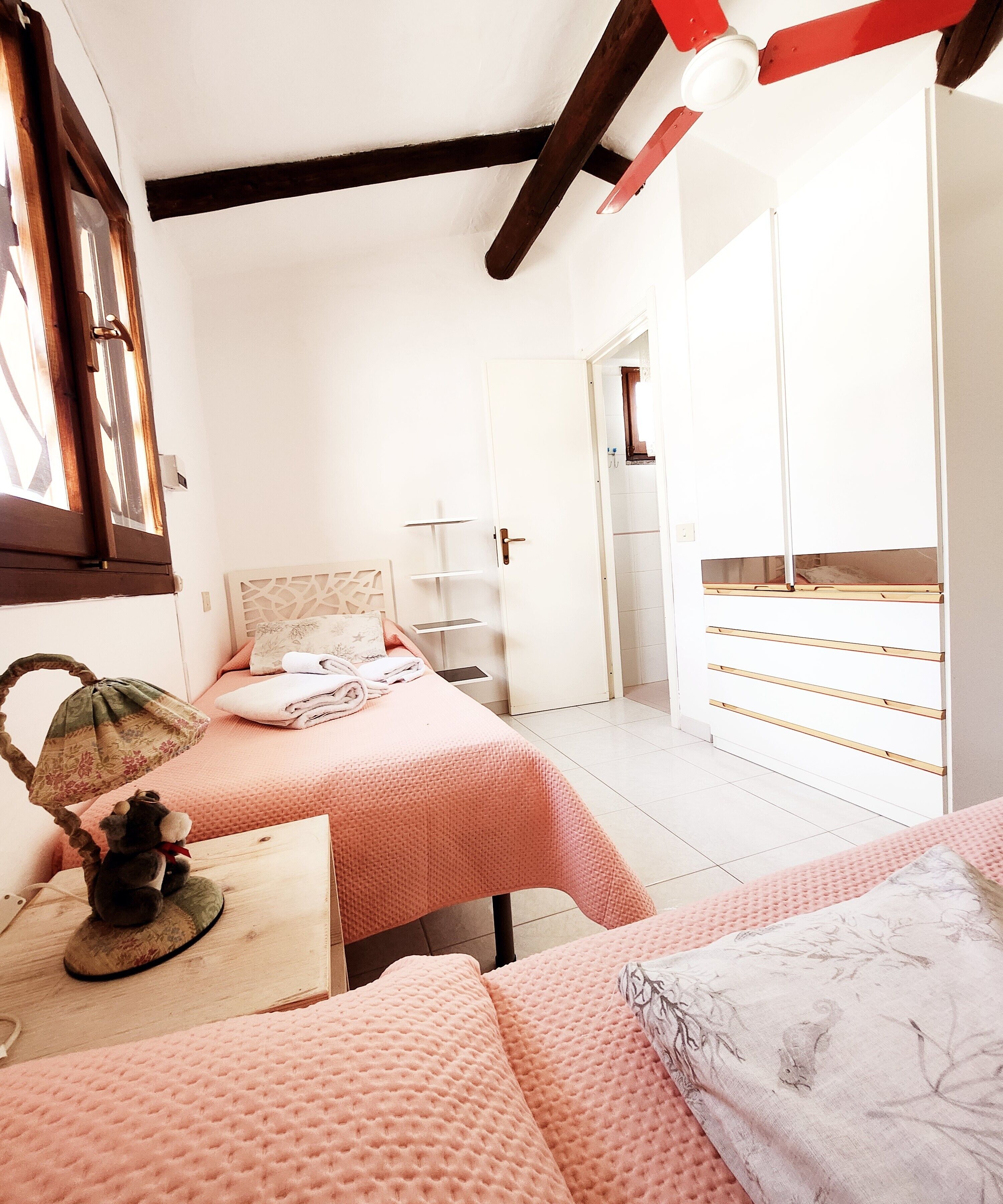 4 bedrooms, iron/ironing board, free WiFi, bed sheets