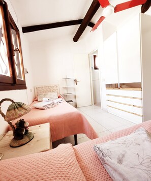 4 bedrooms, iron/ironing board, free WiFi, bed sheets