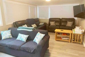 تلفزيون ذكي، كرة قدم الطاولة، تنس طاولة، كُتُب