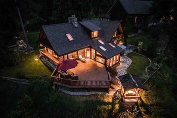 Gorgeous deck overlooking Kootenay Lake