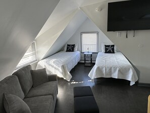 1 bedroom, bed sheets