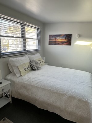 1 bedroom, bed sheets