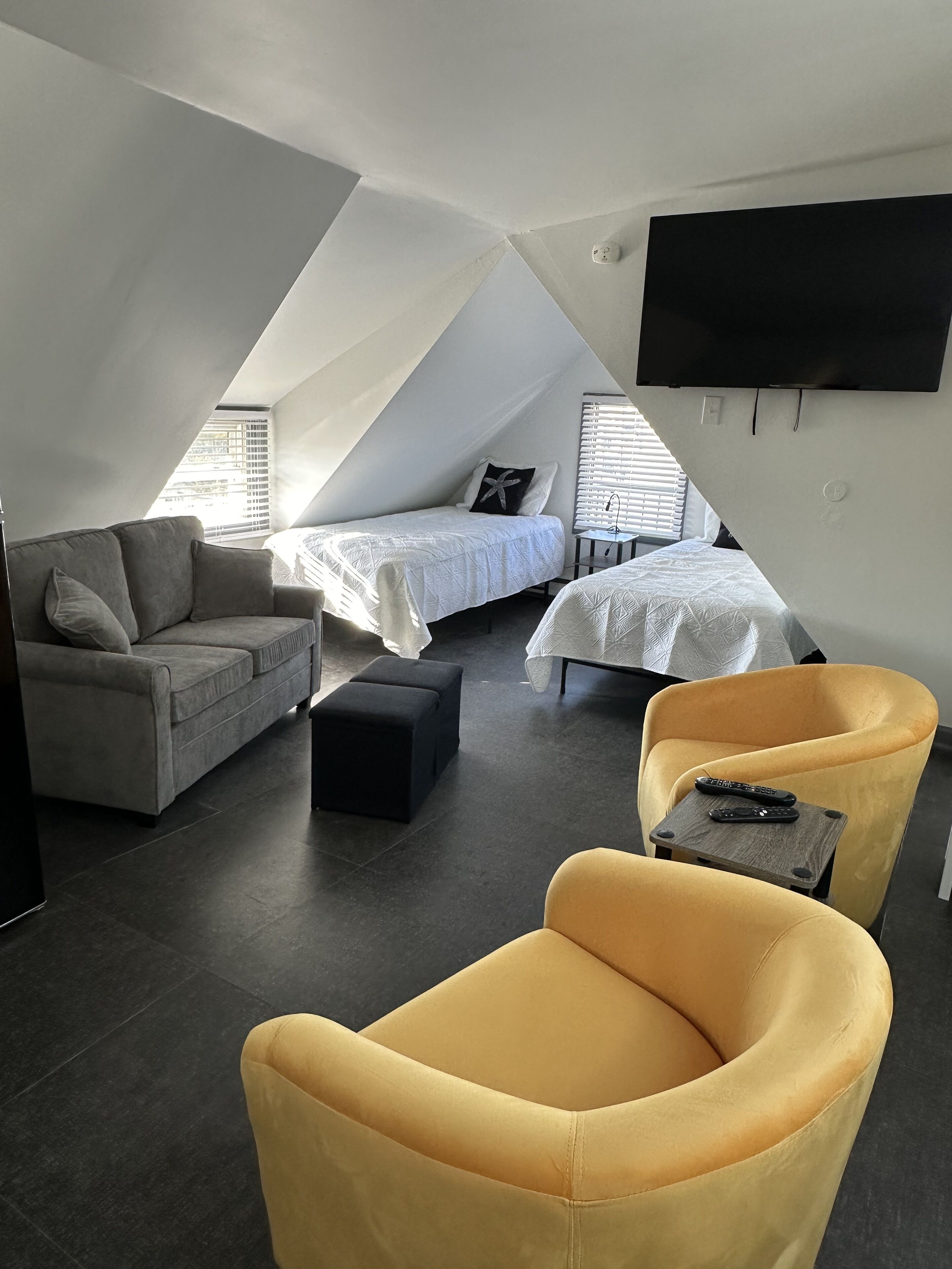 1 bedroom, bed sheets