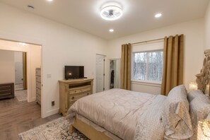 3 habitaciones, tabla de planchar con plancha y cuna de viaje