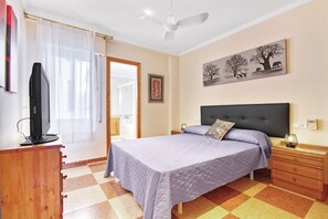 3 bedrooms, free WiFi, bed sheets - Apartment 'La Bodegueta' with Private Terrace, Wi-Fi and Air Conditioning (Orba)