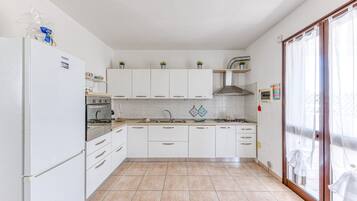 Réfrigérateur, four, plaque de cuisson, lave-vaisselle