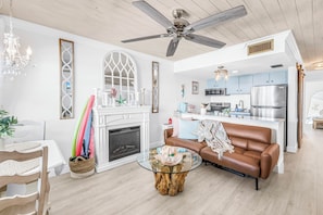 Living area - Newly Renovated Gulf View Condo in Harbor House (St. Pete Beach)