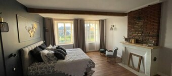 Between ruins and castle..., Chambre d'hôte avec lit king size