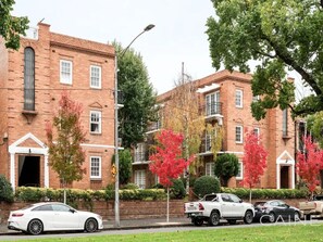 Exterior - East Melbourne -MCG,Rod Laver/John Cain Arena, walk- gorgeous ground floor appt (East Melbourne)