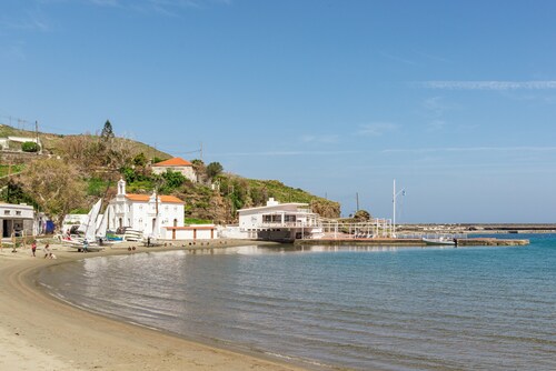 Apartment "Stenies' Nook Family Home" with Sea View, Shared Garden & Wi-Fi