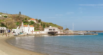 Apartment "Stenies' Nook Family Home" with Sea View, Shared Garden & Wi-Fi