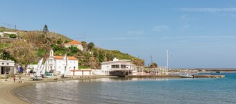 Stenies' Nook Apartment with Sea View, Shared Garden & Wi-Fi
