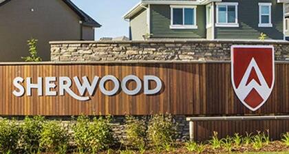 Relax, feel home: 2 Bed, Large Living & Home Theatre green home upscale neighbor