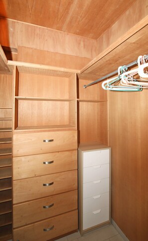 Apartment, 2 Bedrooms, Accessible, Smoking | Interior