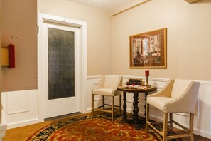 Interior - General Denver Hotel (Wilmington)