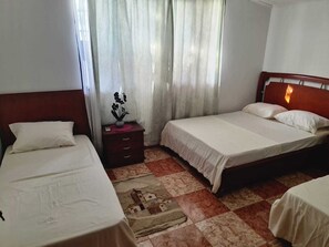 Gemeinsamer Basic-Schlafsaal, Gemischter Schlafsaal | Allergikerbettwaren, Verdunkelungsvorhänge, Bügeleisen/Bügelbrett