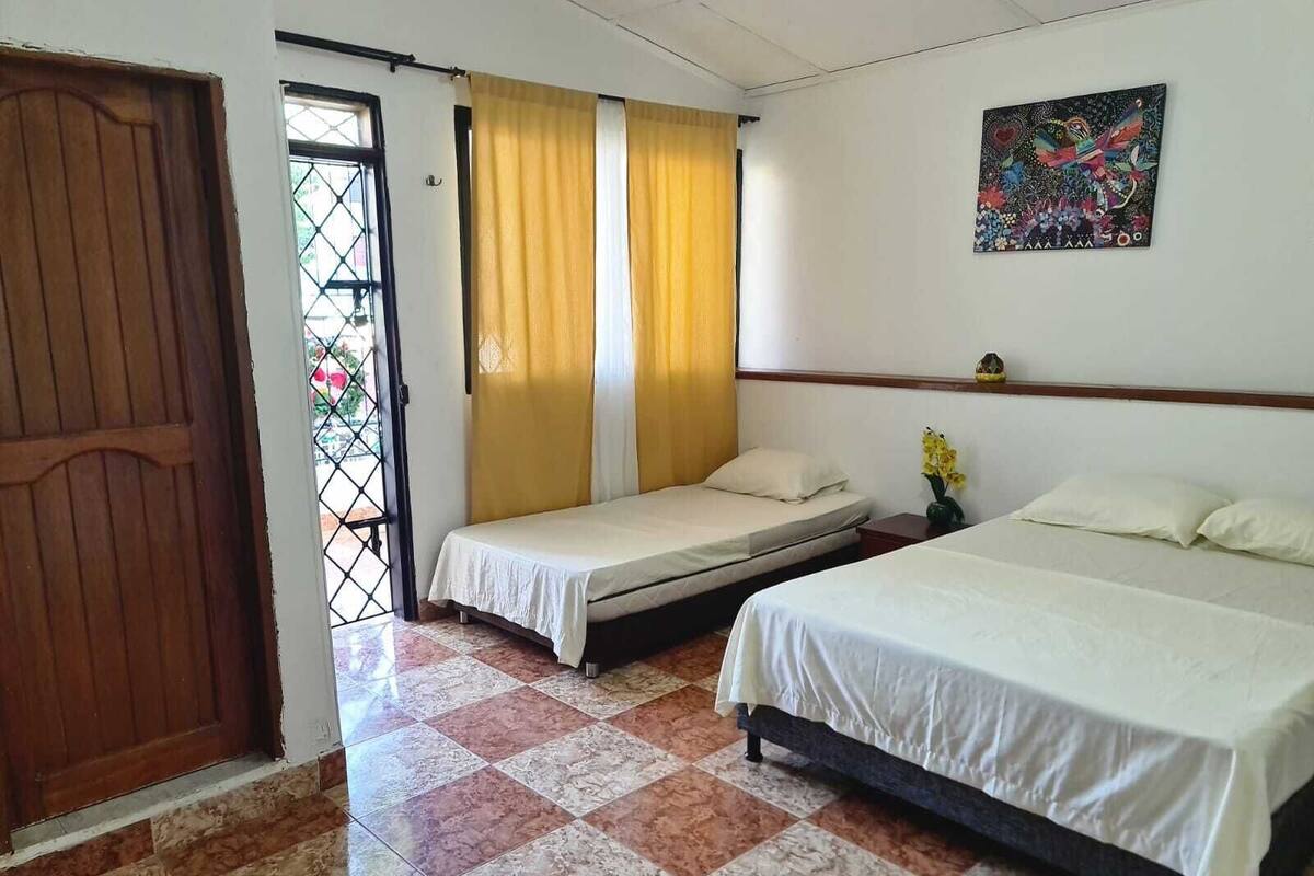 Quarto família, várias camas | Roupas de cama antialérgicas, cortinas blackout