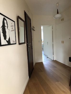 Interior - Countryside in Paris! Beautiful, overlooking gardens, terrace, luxury residence. (Paris)
