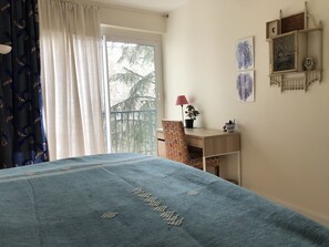 3 bedrooms, desk, iron/ironing board, WiFi - Countryside in Paris! Beautiful, overlooking gardens, terrace, luxury residence. (Paris)
