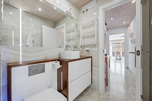 تجهيزات دش، مجففات شعر، مناشف