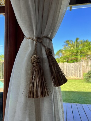 TV de tela plana, console de videogame