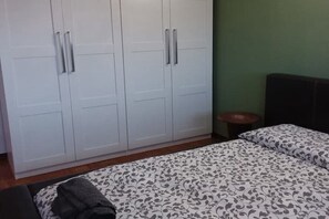 1 chambre, fer et planche à repasser, Wi-Fi, draps fournis