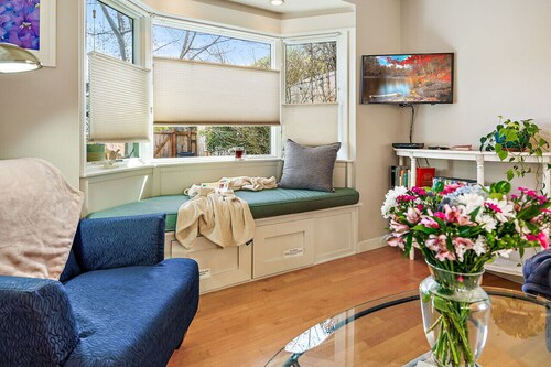 Hanna`s House | Downtown Retreat, Steps to OSF