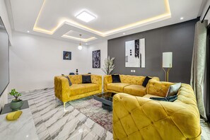 Smart TV - Unique 2 Br apartment near Angré Nouveau Chu (Abidjan)