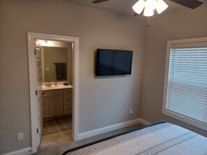Unclassified image, 3 of 12, button - 2 Bedroom Newnan Guest House built in 2022 with full kitchen and laundry room! (Newnan)
