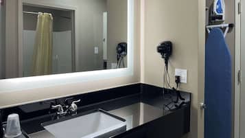 Combined shower/tub, rainfall showerhead, towels, soap