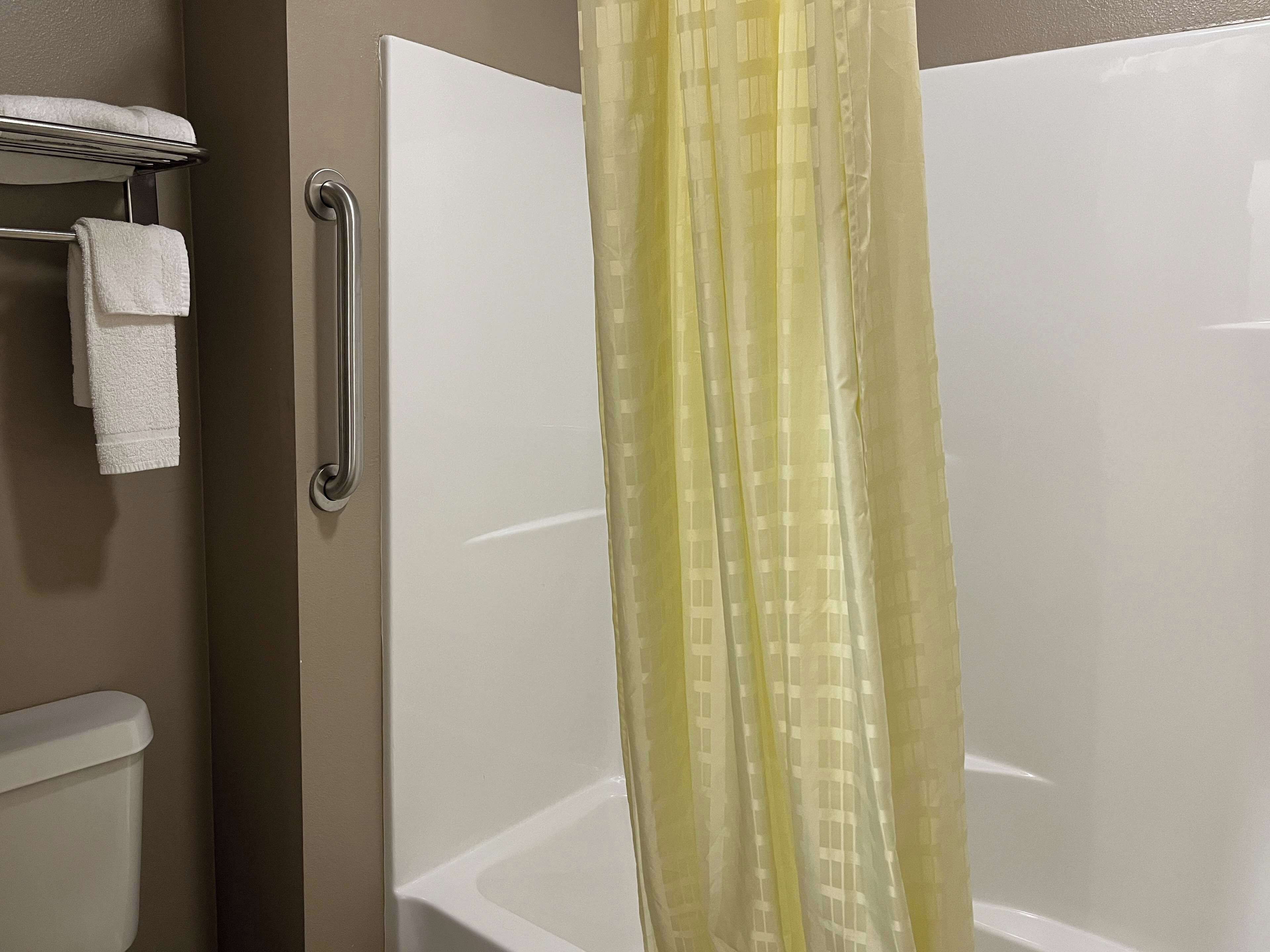 Combined shower/bathtub, rainfall showerhead, towels, soap