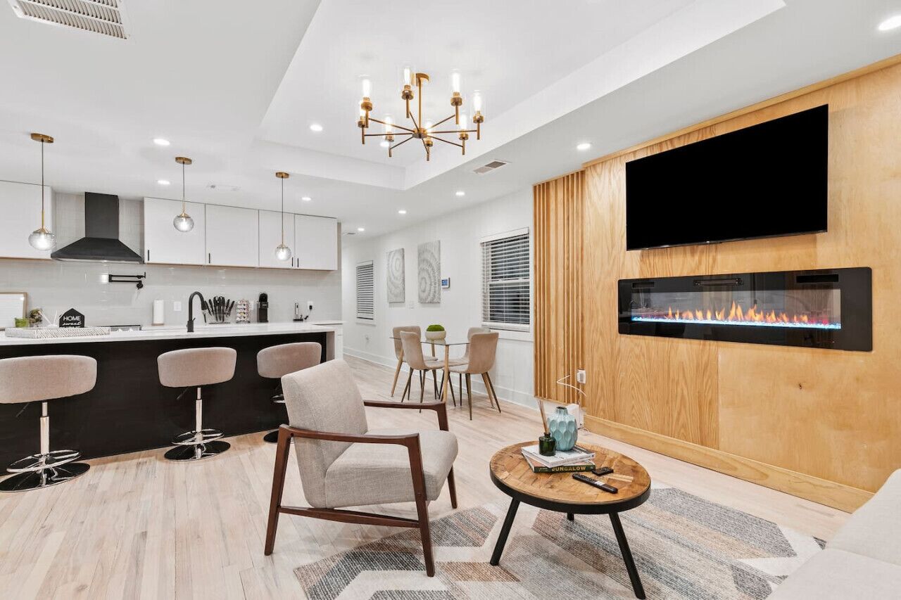 Luxury Living Minutes from Downtown- 4 Bedroom Gem