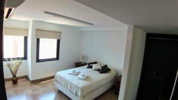 2 habitaciones, tabla de planchar con plancha, wifi y ropa de cama