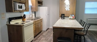 Cozy country hideaway just outside Neosho, No pets and No smoking