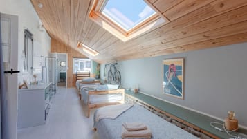 4 bedrooms, free WiFi, bed sheets