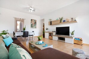 TV - Vacation Villa 'Amistad' with Private Pool, Private Terrace and Wi-Fi (Corralejo)